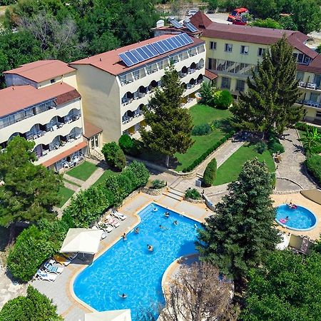 Hotel Naslada بالشيك المظهر الخارجي الصورة