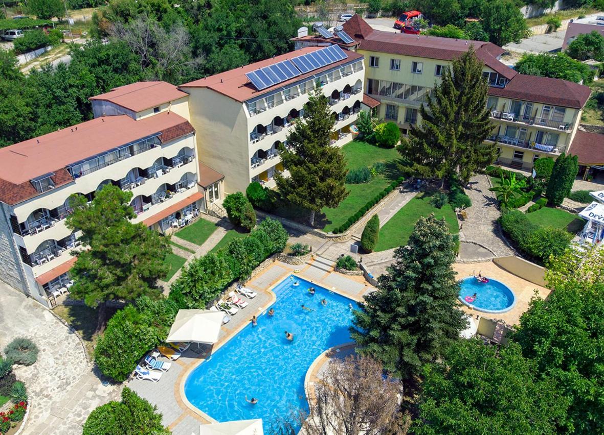 Hotel Naslada بالشيك المظهر الخارجي الصورة