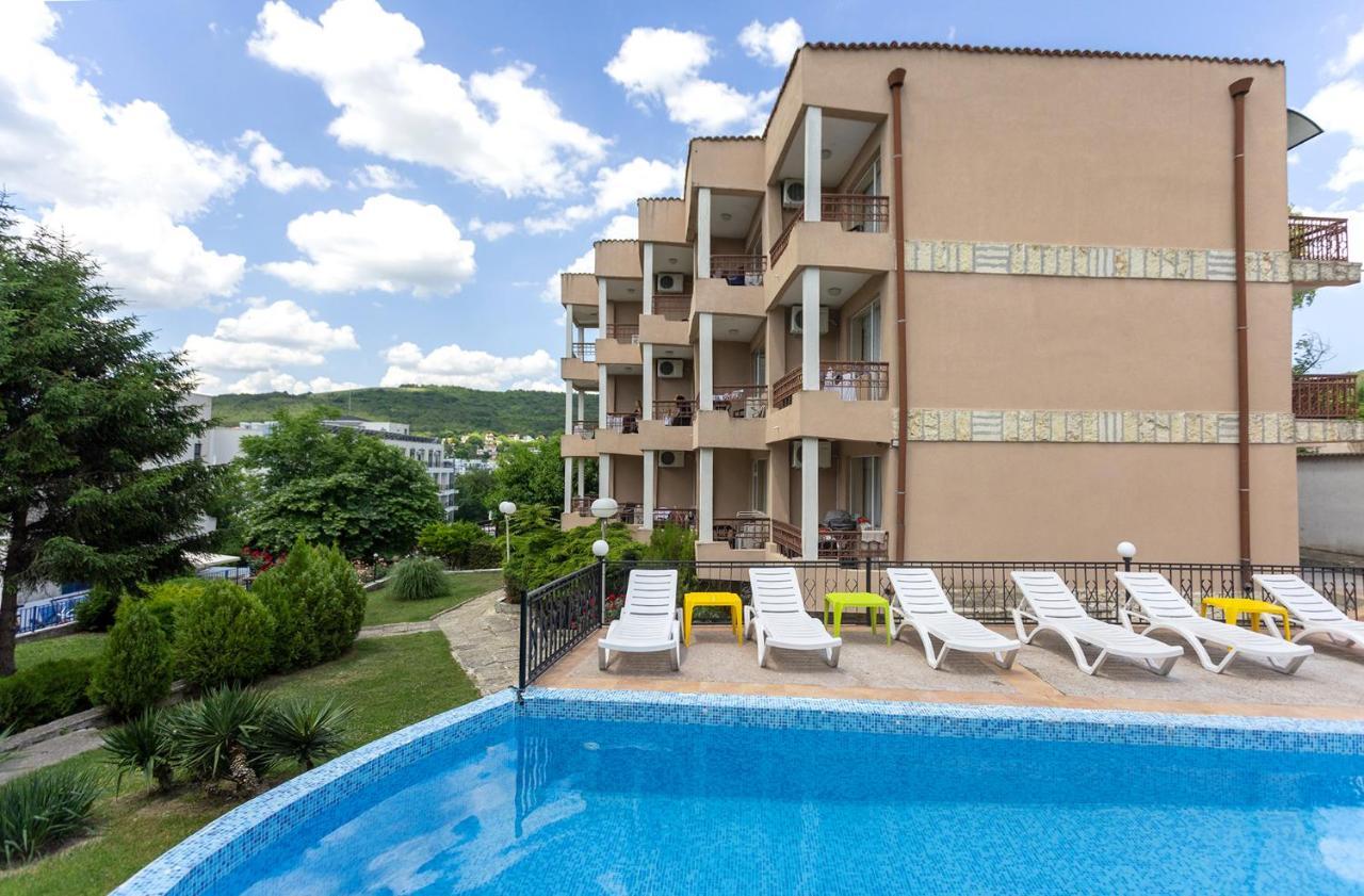 Hotel Naslada بالشيك المظهر الخارجي الصورة