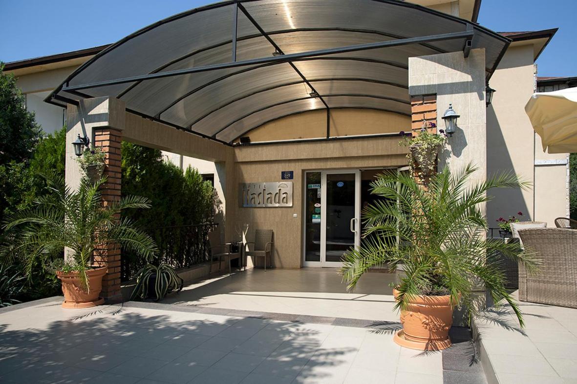 Hotel Naslada بالشيك المظهر الخارجي الصورة