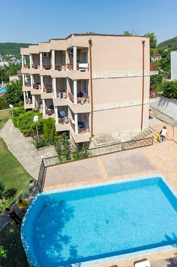 Hotel Naslada بالشيك المظهر الخارجي الصورة