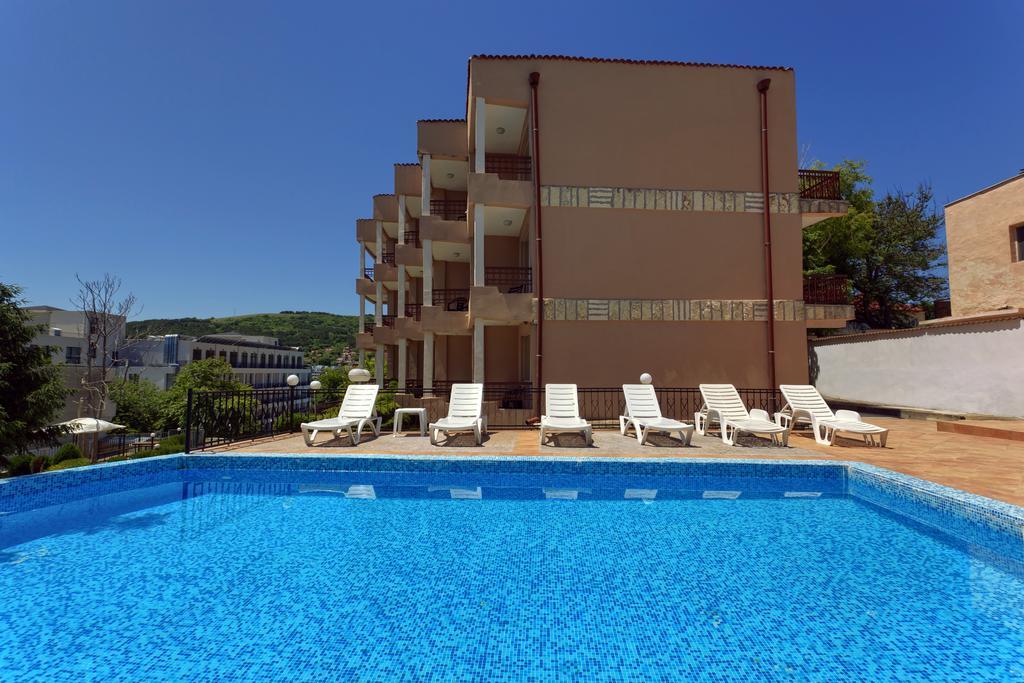 Hotel Naslada بالشيك المظهر الخارجي الصورة