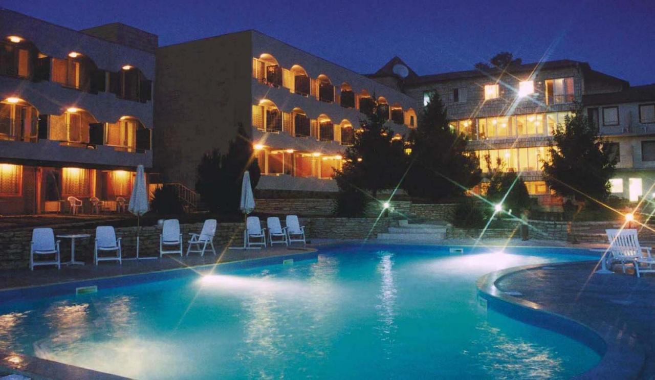 Hotel Naslada بالشيك المظهر الخارجي الصورة